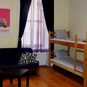 11th-hour-cinema-hostel.inbudapesthotels.com/